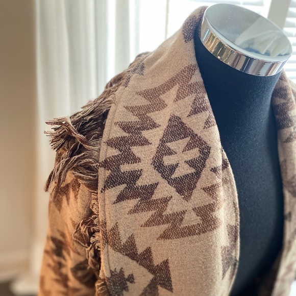 BB Dakota - Women’s Frill Patterned Long Cardigan - Picture 4 of 11